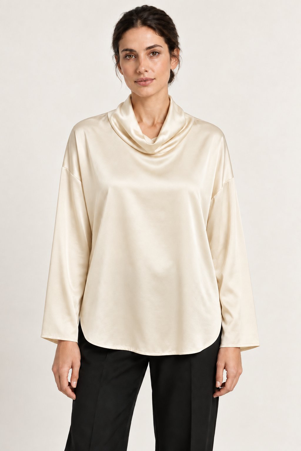 Blusa satinata con collo drappeggiato grigio perla