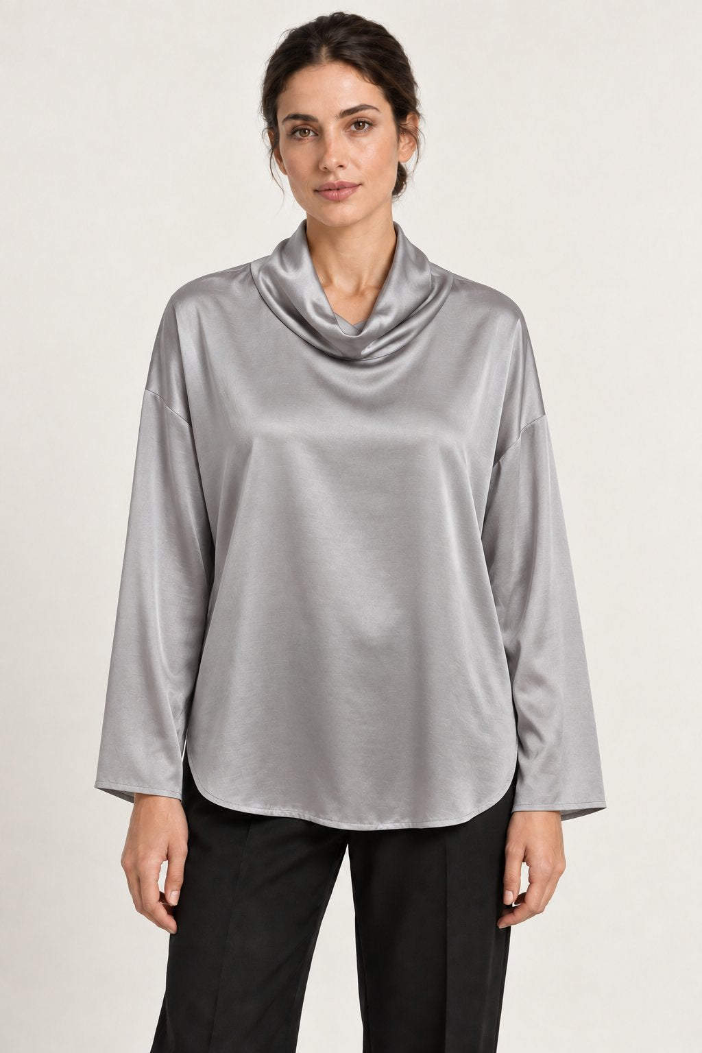 Blusa satinata con collo drappeggiato grigio perla
