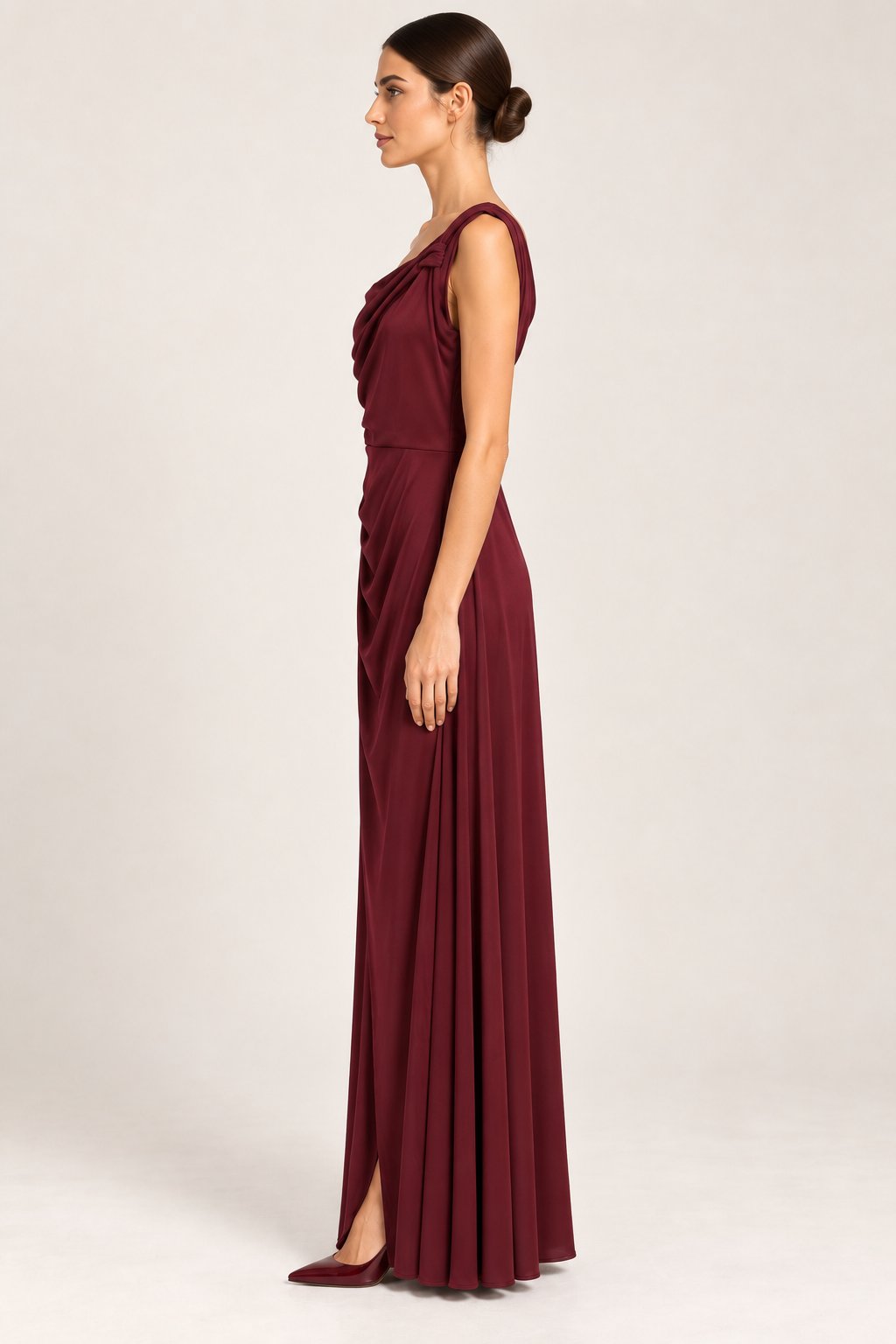 Abito lungo drappeggiato con gioiello bordeaux