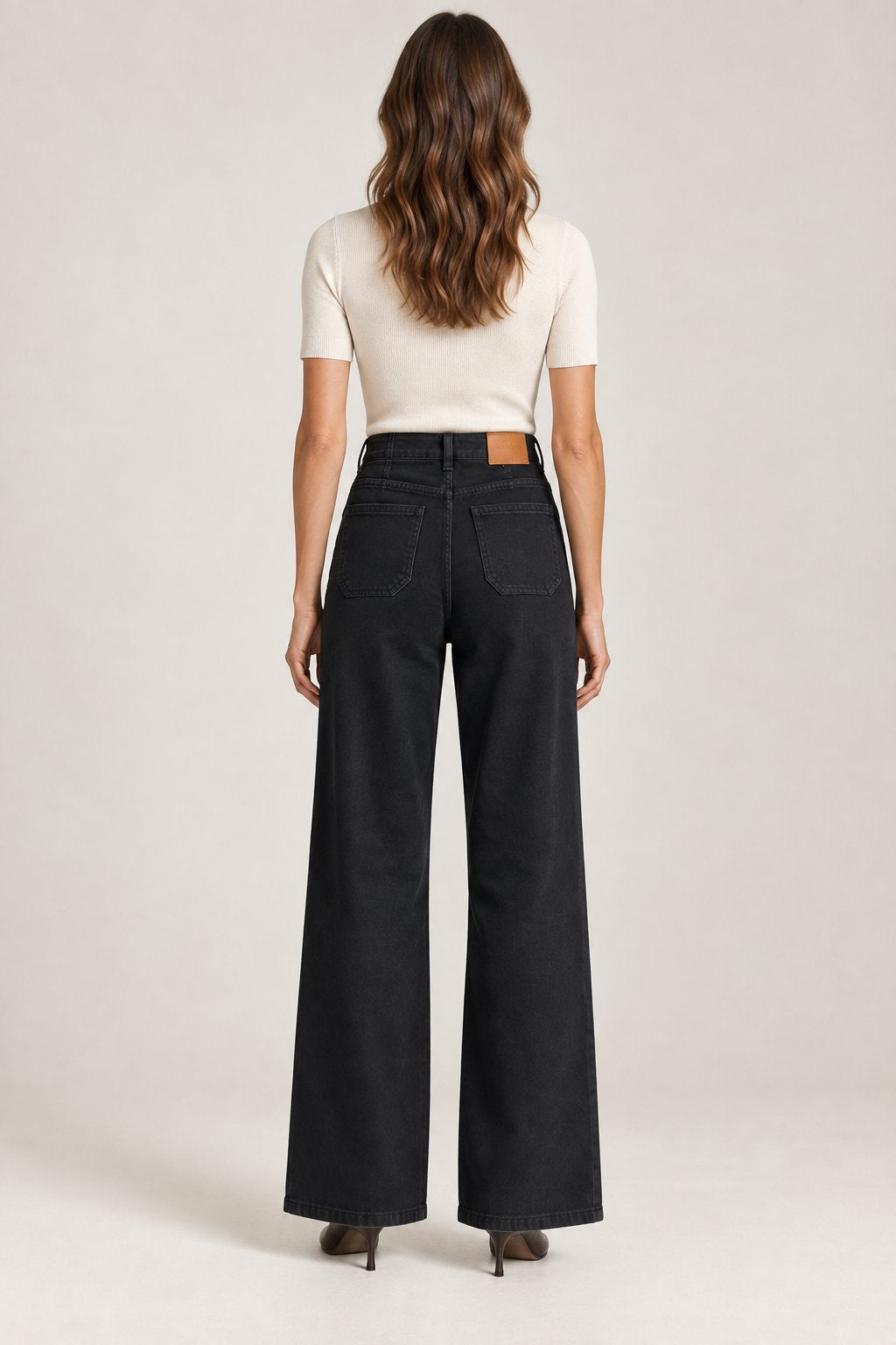 Pantaloni palazzo con bottoni gioiello