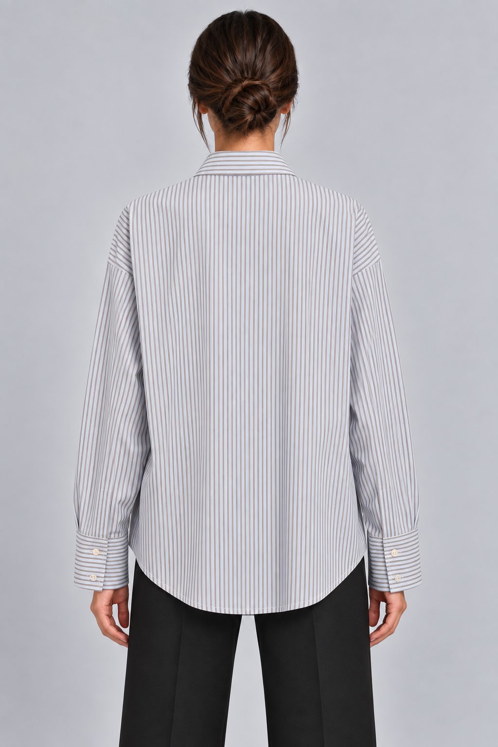 Camicia a righe con ricamo floreale nero