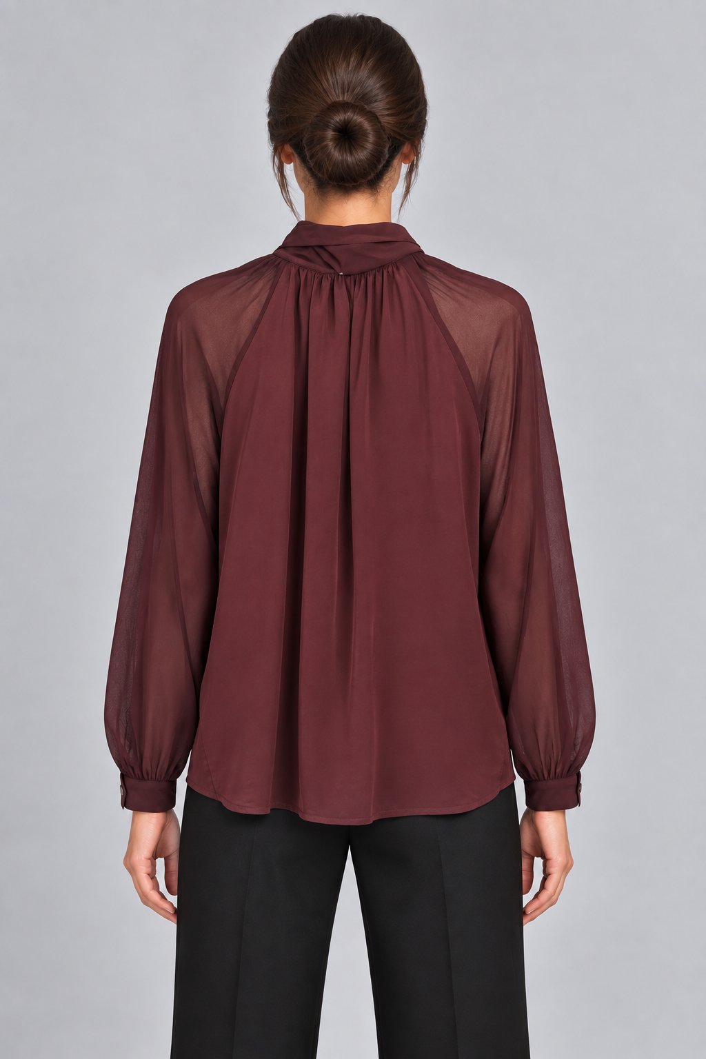 Blusa bordeaux con fiocco al collo