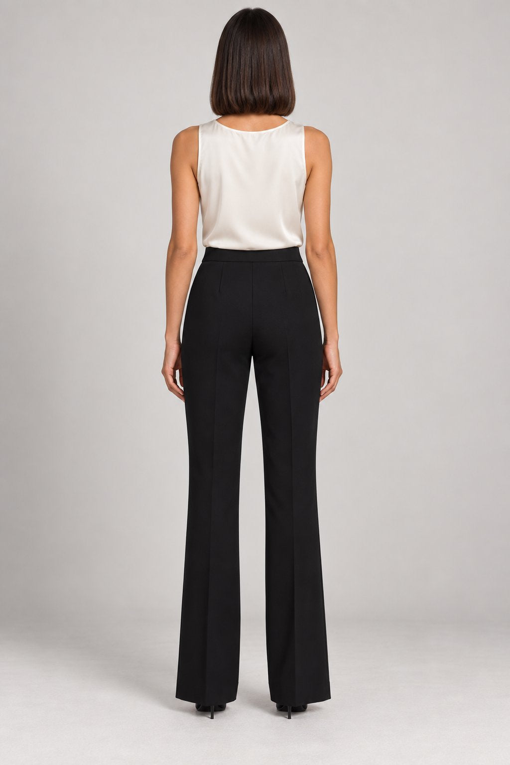 Pantalone svasato nero a zampa