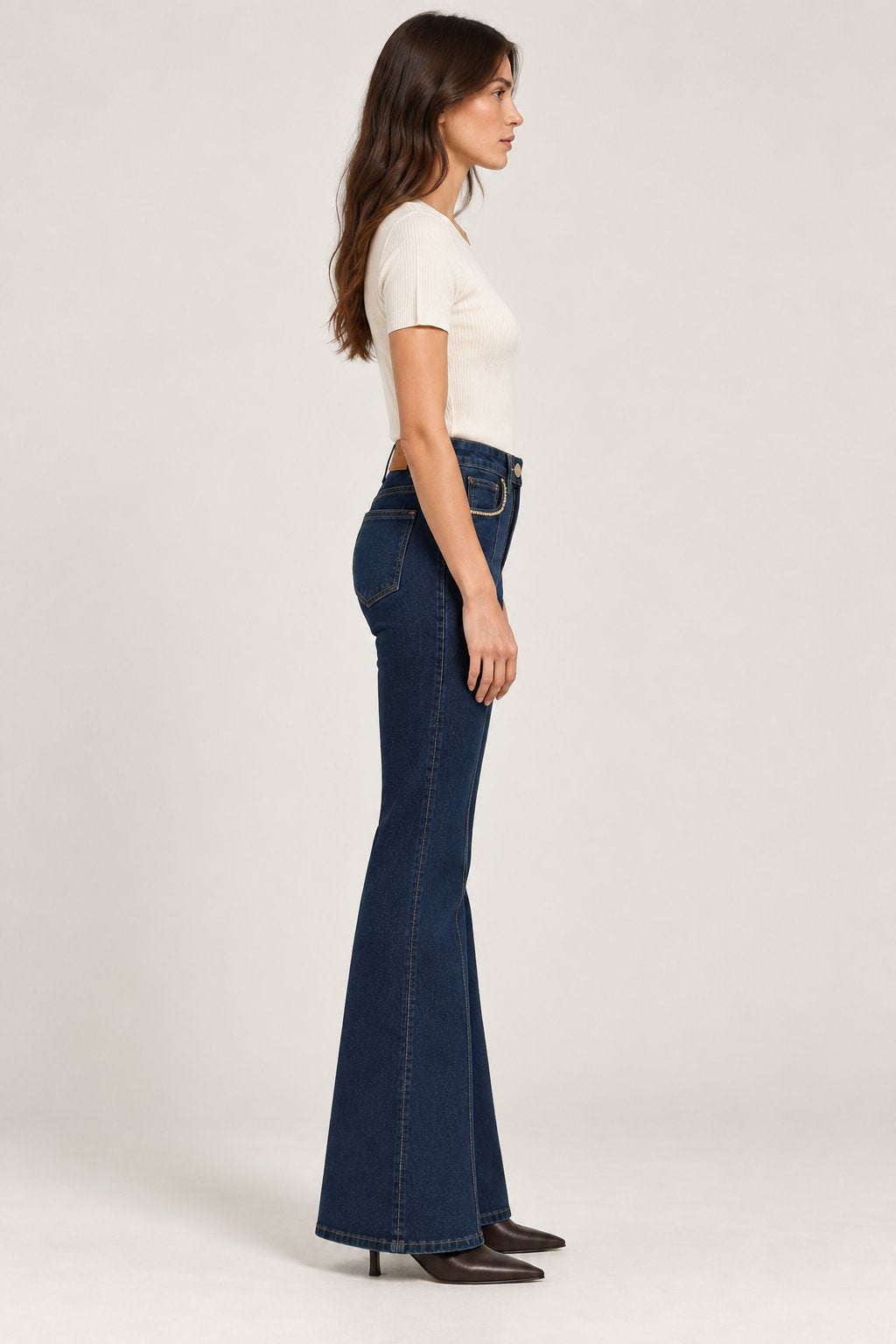 Jeans flare con profili gioiello blu scuro
