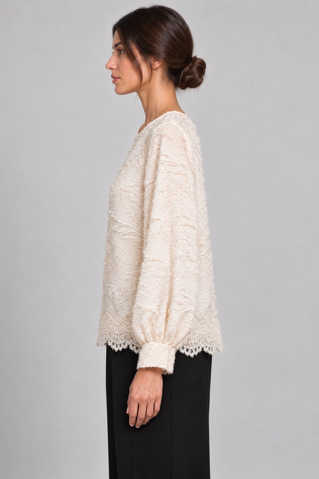 Blusa materica con pizzo avorio
