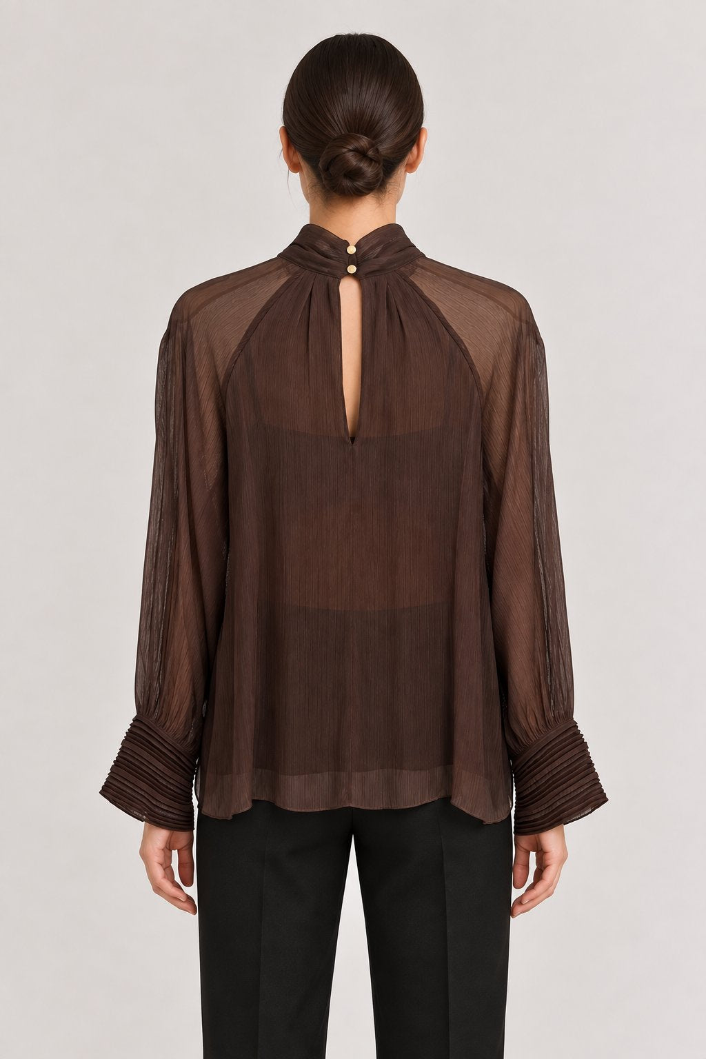 Blusa marrone con polsini plissettati