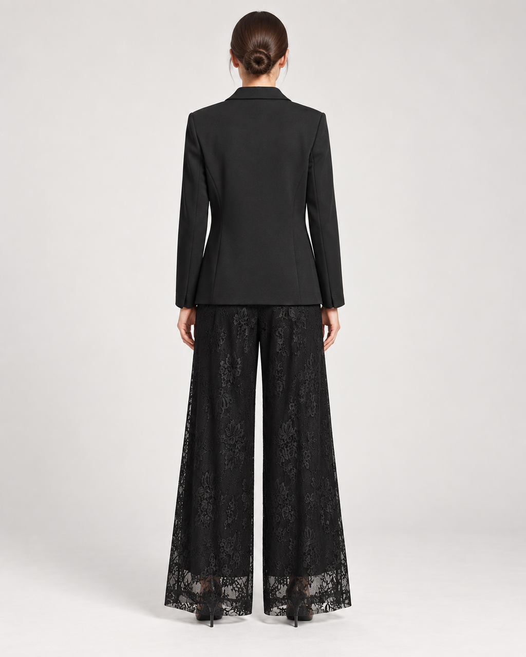 Tailleur Nero in Pizzo Floreale