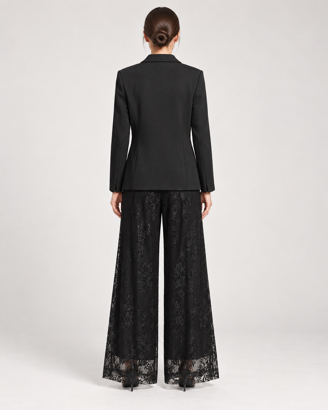 Tailleur Nero in Pizzo Floreale