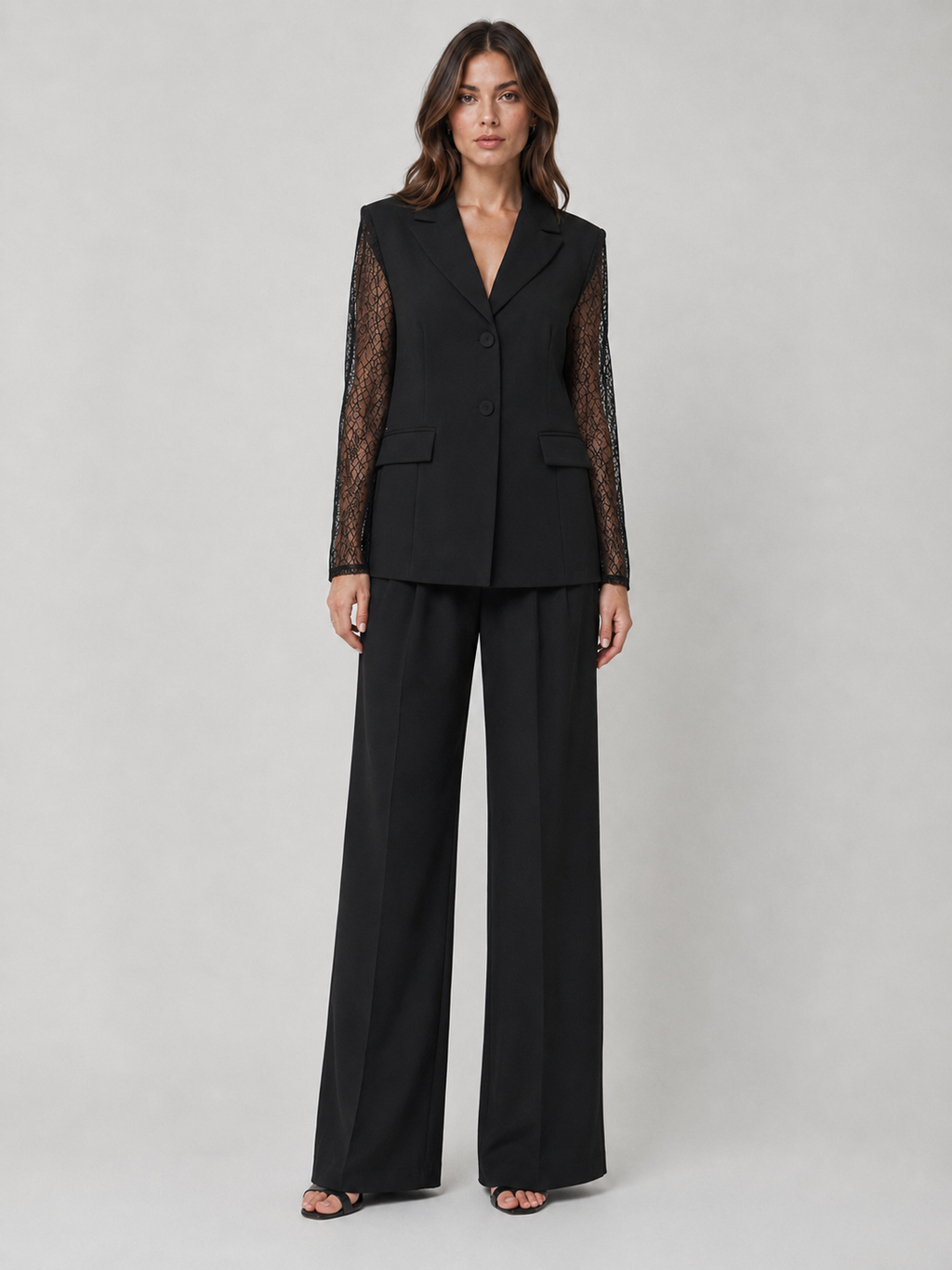 Tailleur Nero con Maniche in Pizzo Rinascimento