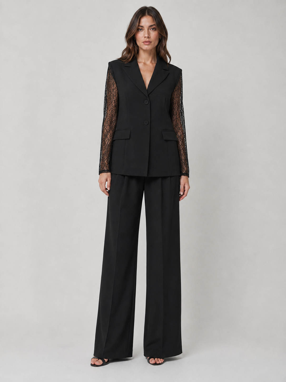 Tailleur Nero con Maniche in Pizzo Rinascimento