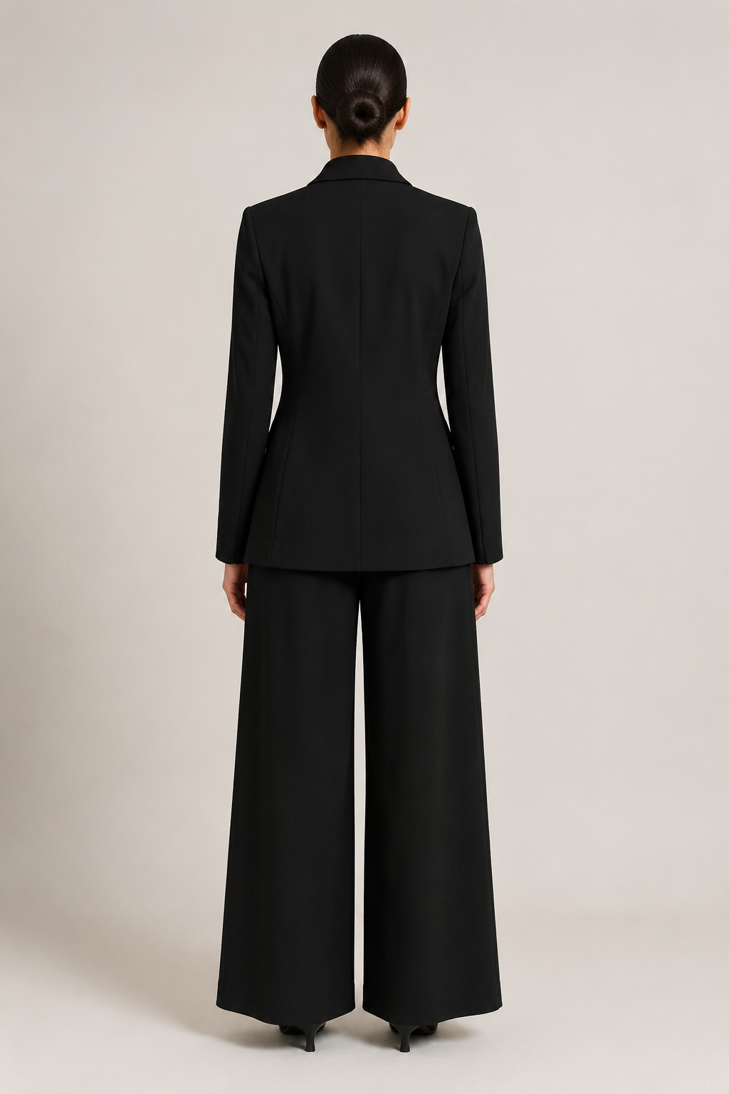 Tailleur Nero in Crêpe Rinascimento