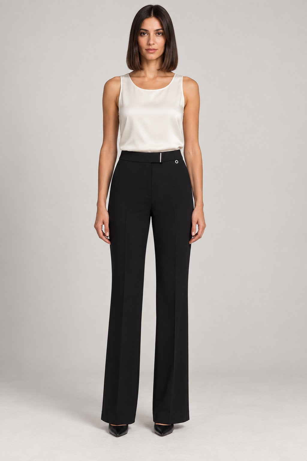 Pantalone svasato nero a zampa