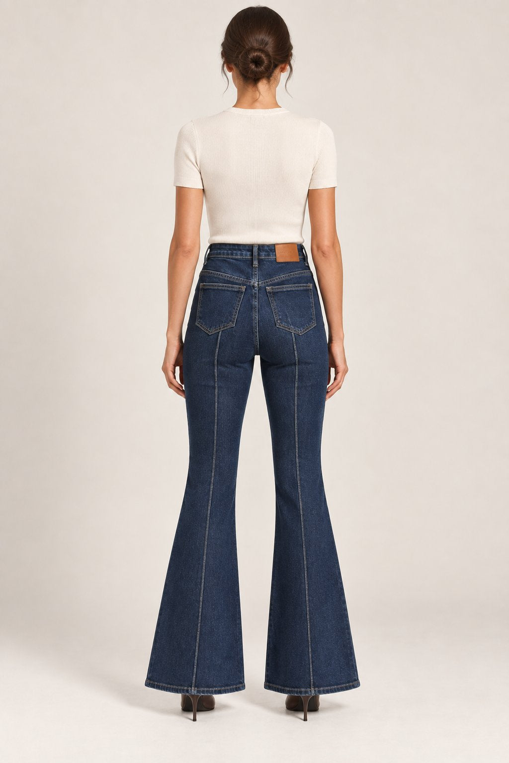 Jeans flare con profili gioiello blu scuro