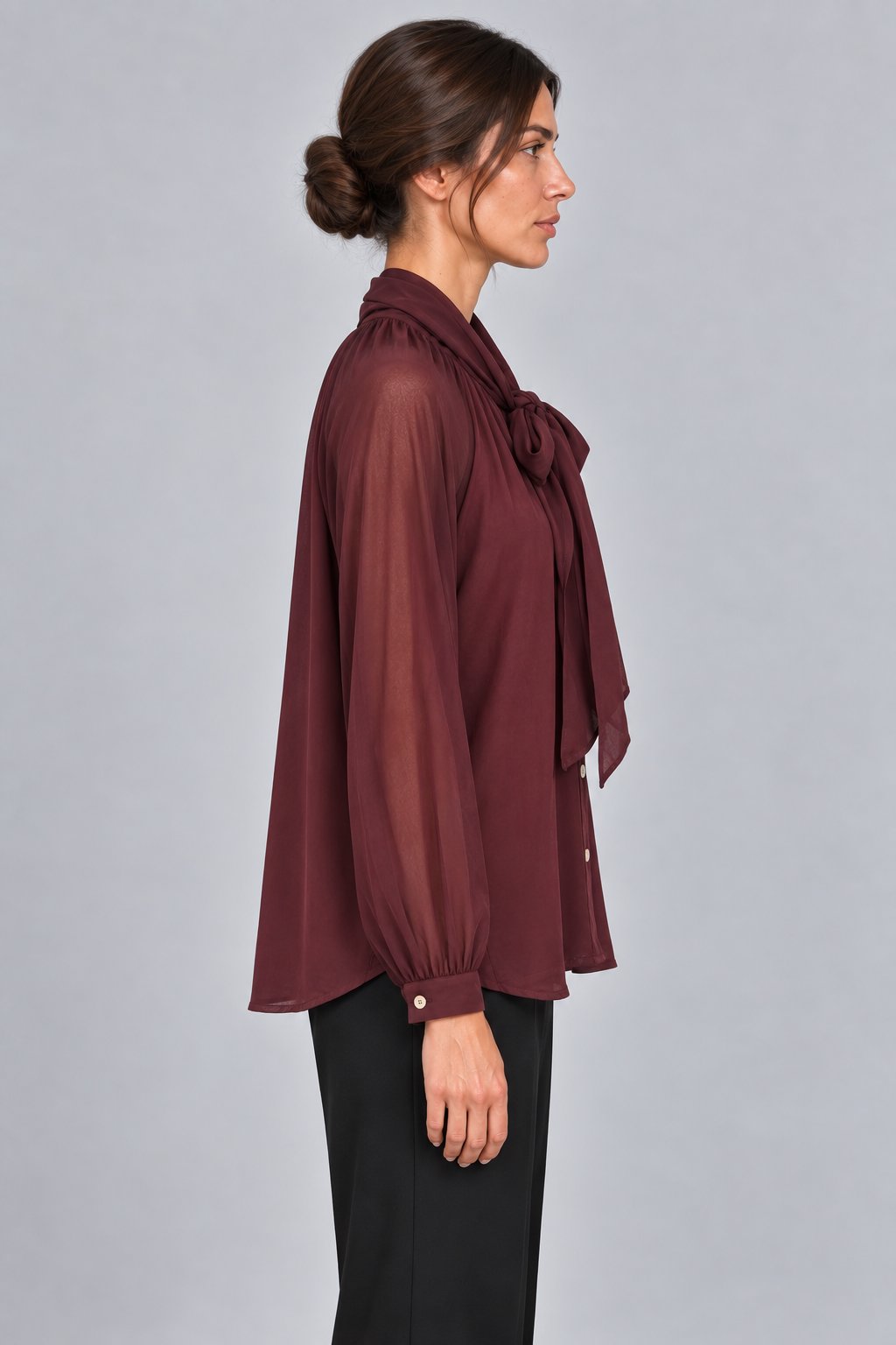 Blusa bordeaux con fiocco al collo