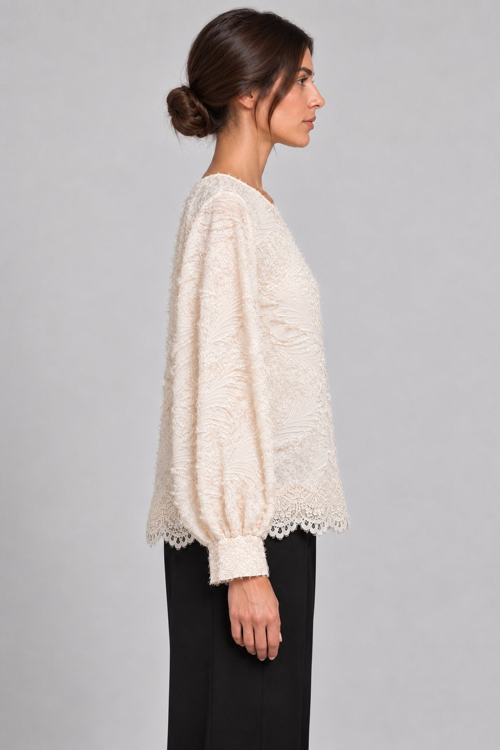 Blusa materica con pizzo avorio
